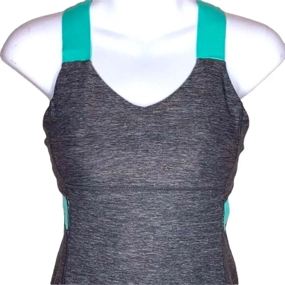 LuLulemon Woman’s Athletic Top With Bra Size 4